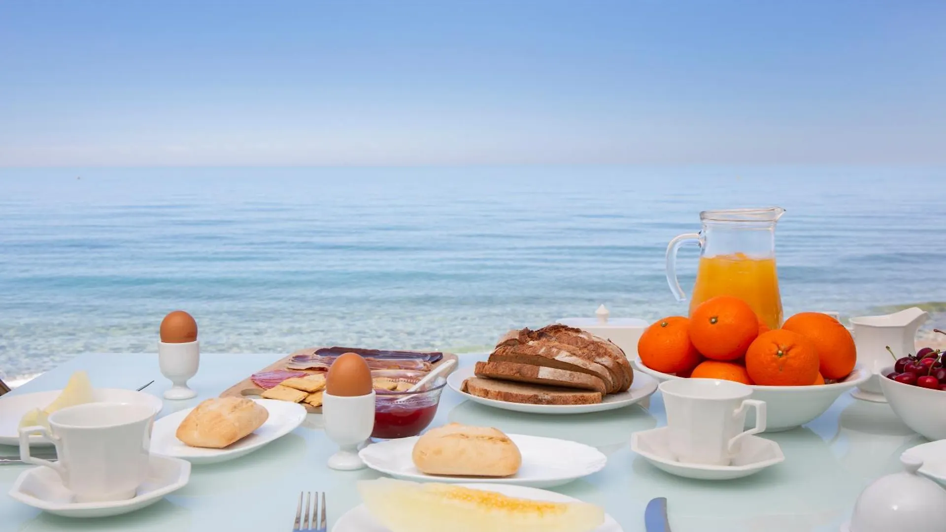 בנאלמדנה Seaside Paradise - Walk In, 5 Meters To The Ocean 0*,