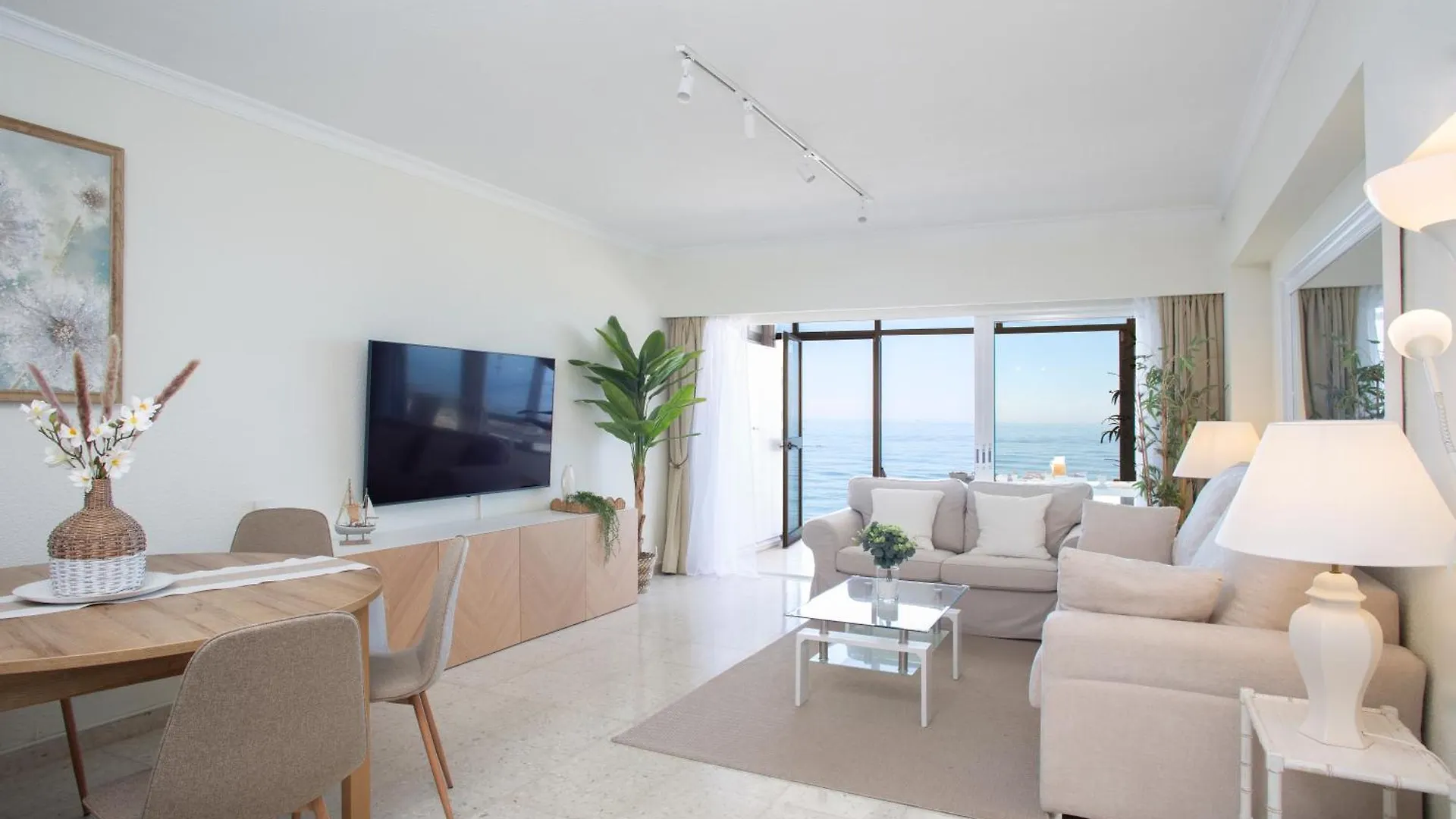 Seaside Paradise - Walk In, 5 Meters To The Ocean Benalmádena