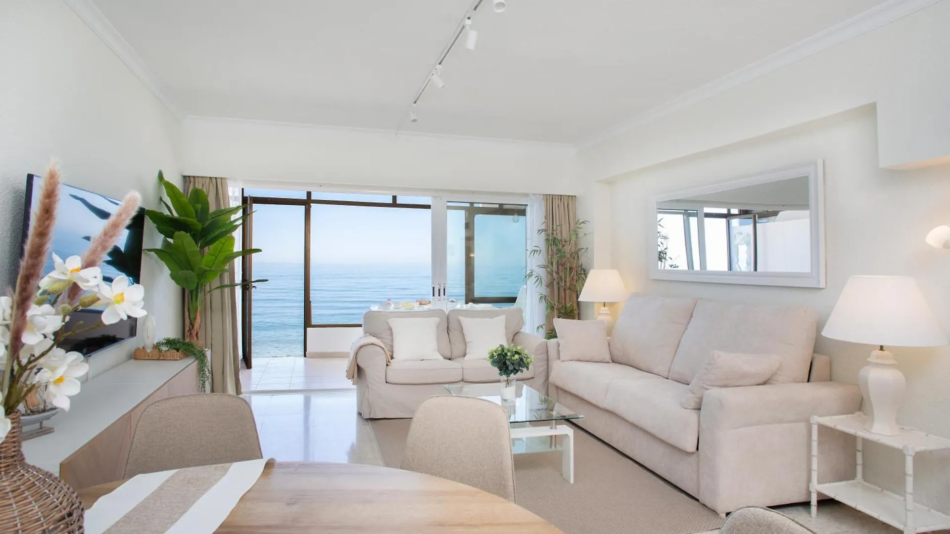 Seaside Paradise - Walk In, 5 Meters To The Ocean Benalmádena 0*,  Espanha