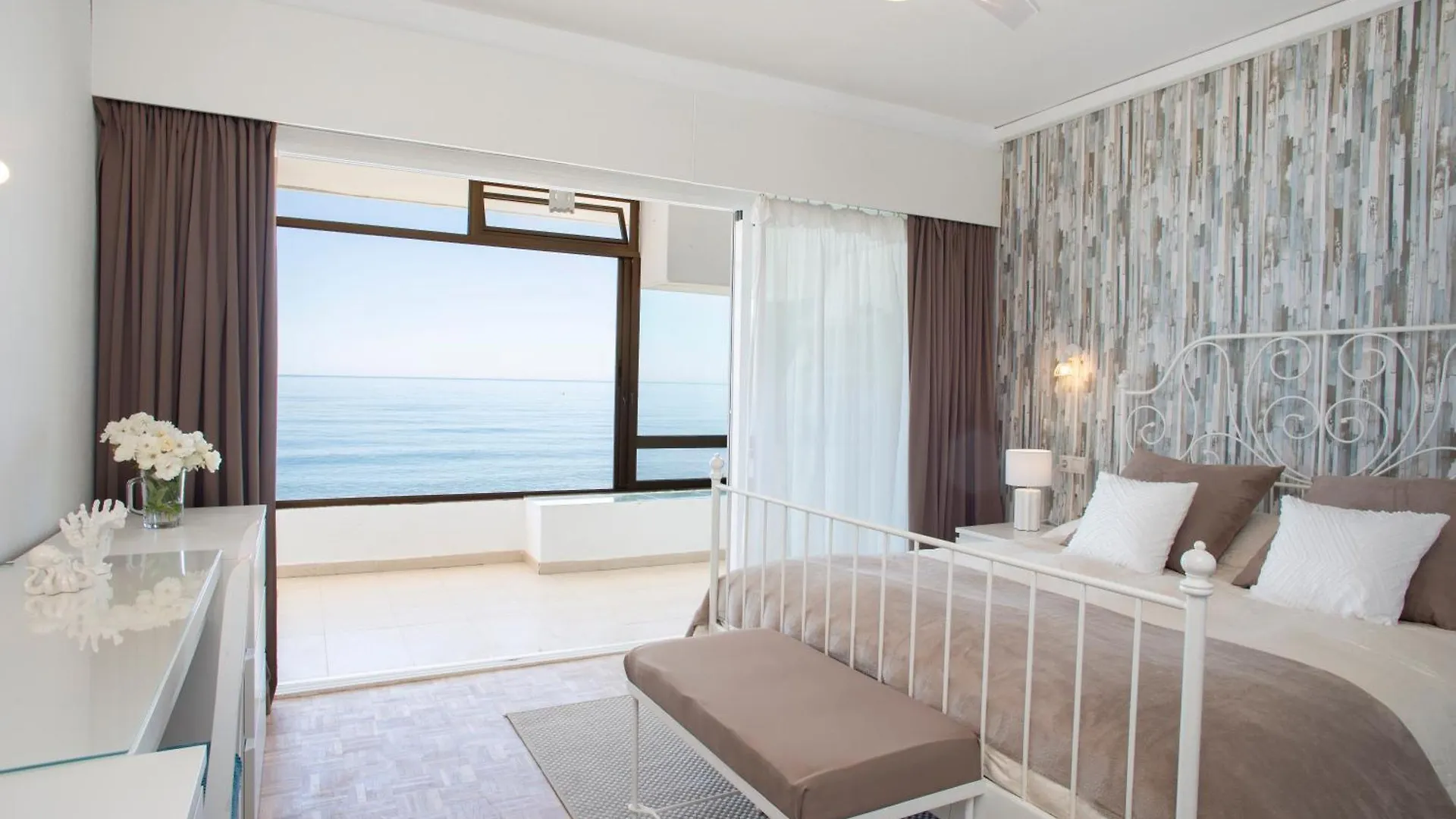 Seaside Paradise - Walk In, 5 Meters To The Ocean Benalmádena Apartamento